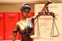 Justitia vor Schönfelder Gesetze