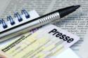 Presseausweis, Stift und Notizblock