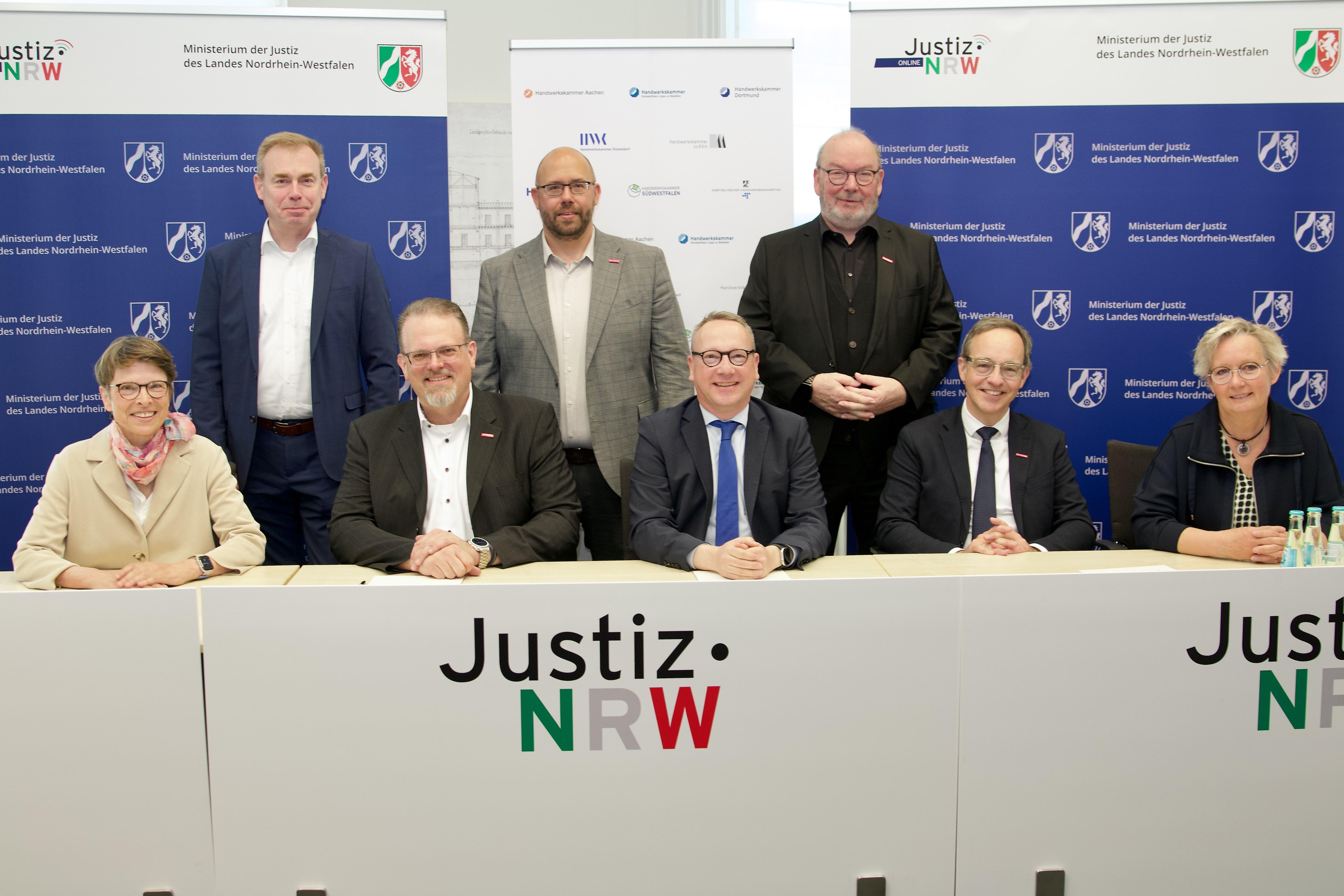 Vertragsunterzeichnung Westdeutscher Handwerkskammertag 