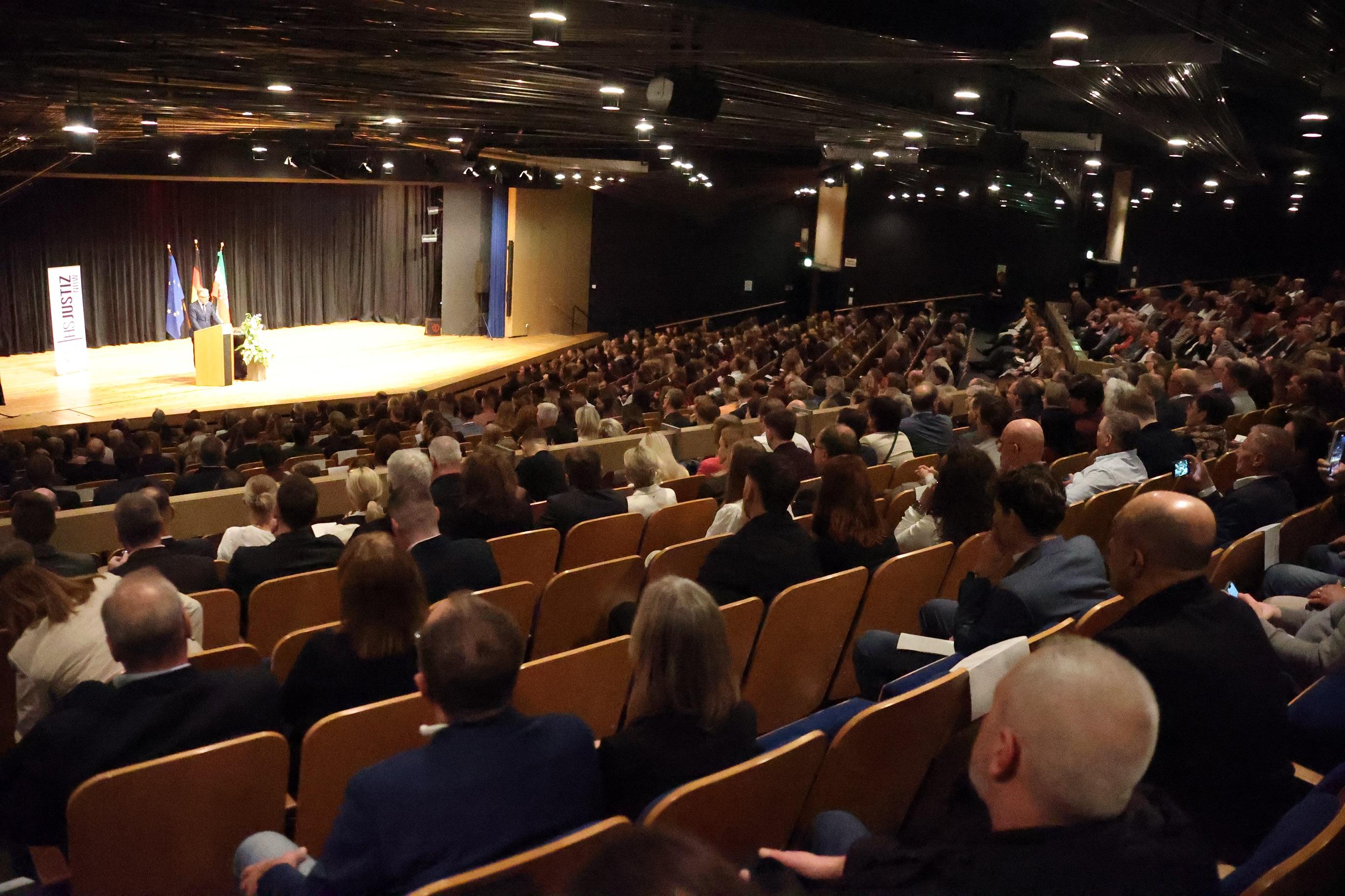 Diplomierungsfeier-Atmo2