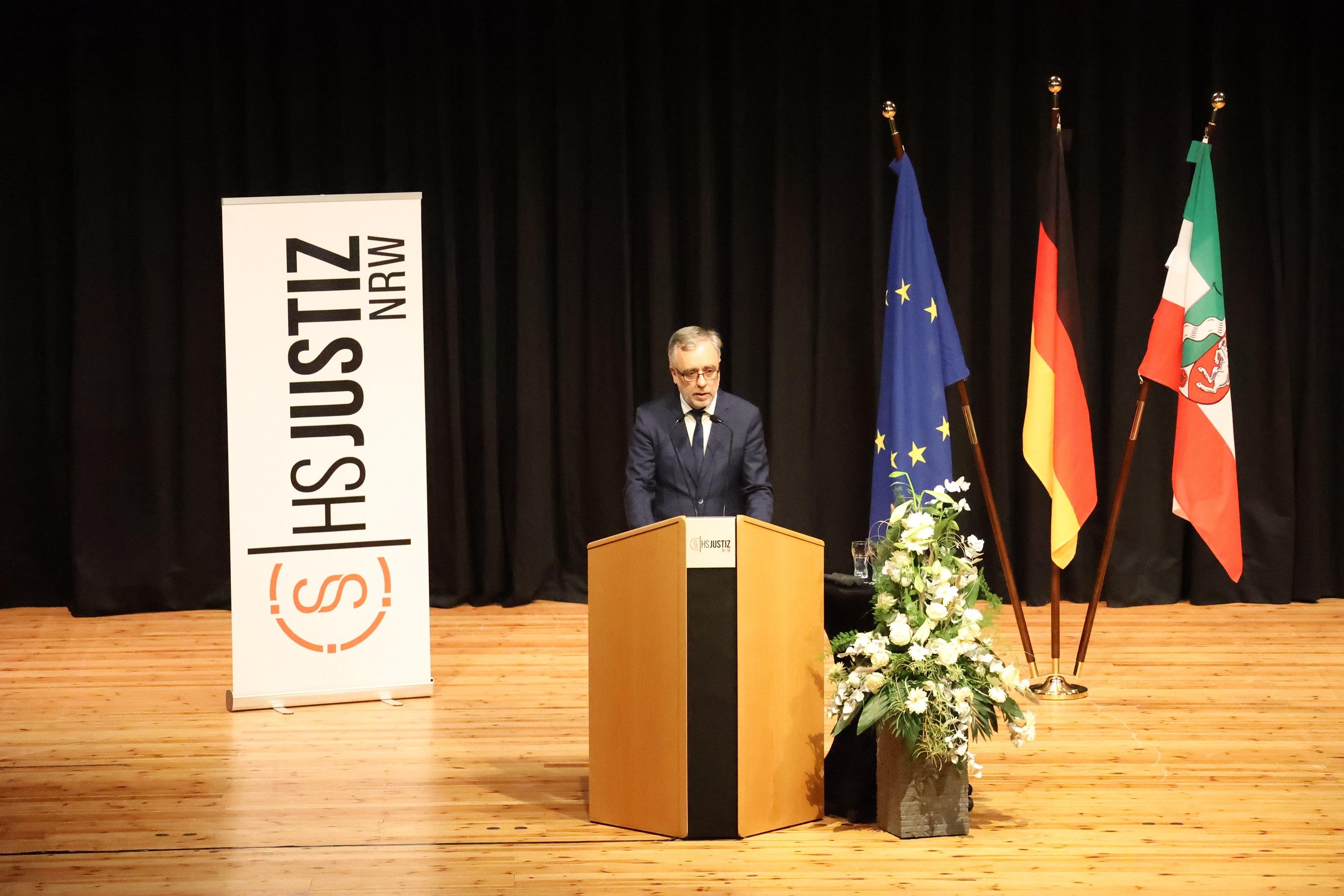 Diplomierungsfeier-Begrußung Direktor