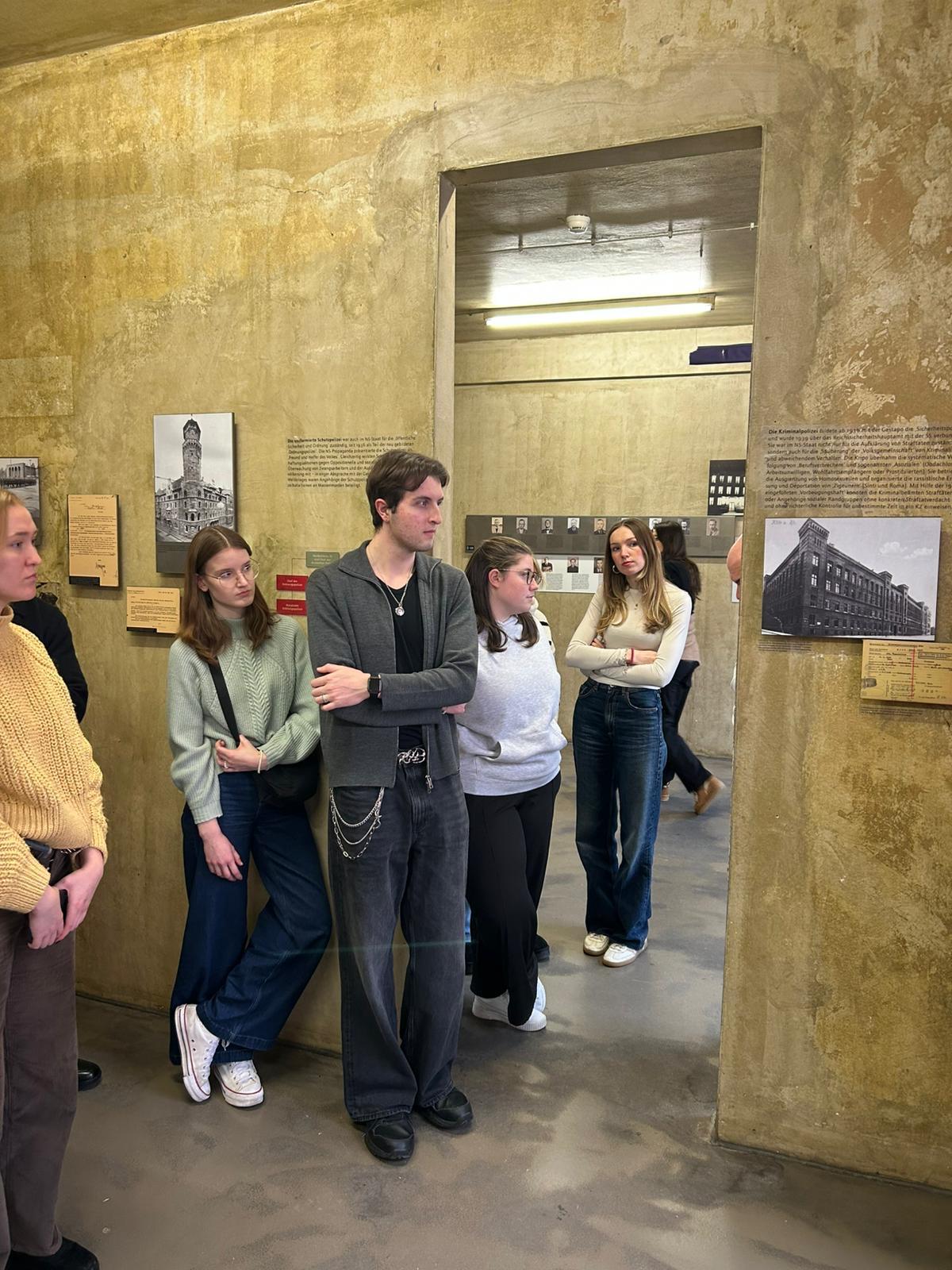 NS DOK Ausstellung R 201