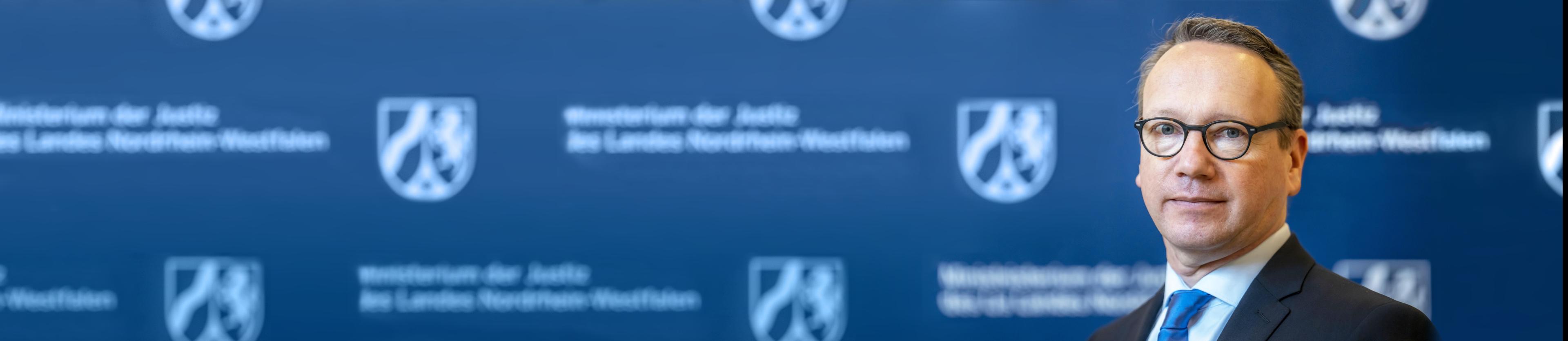 Justizminister Dr. Benjamin Limach