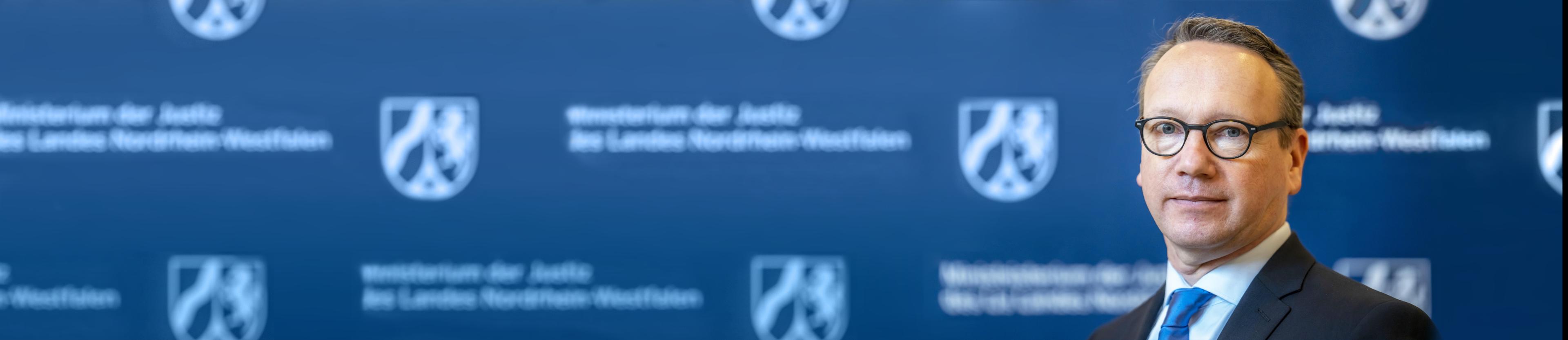 Justizminister Dr. Benjamin Limach