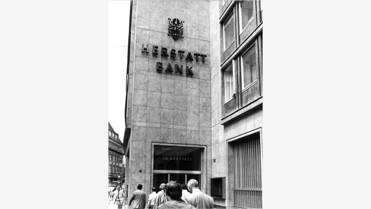 Die I. D. Herstatt KGaA - eine Kölner Privatbank – wurde im Juni 1974 infolge von Devisenspekulationen insolvent. Ihr Zusammenbruch war die bis dahin größte Bankenpleite der deutschen Nachkriegsgeschichte.