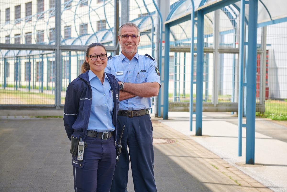 Kollegin und Kollege der allgemeinen Vollzugsdienstes 