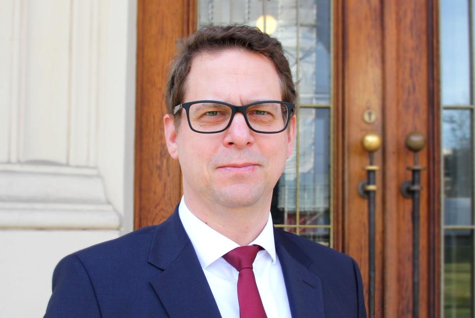Dr. Marcus Strunk