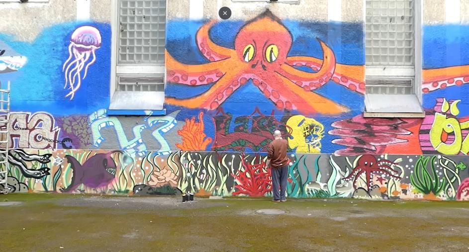 Insasse der JVA Hagen sprüht ein Grafitti