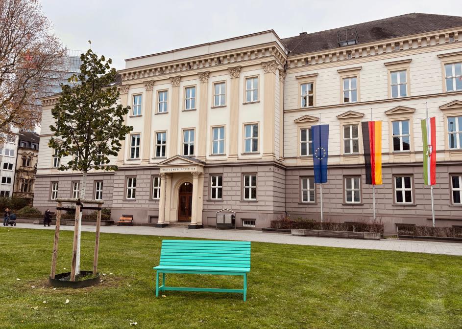 Bank zur Woche der Menschenrechte vor dem JM