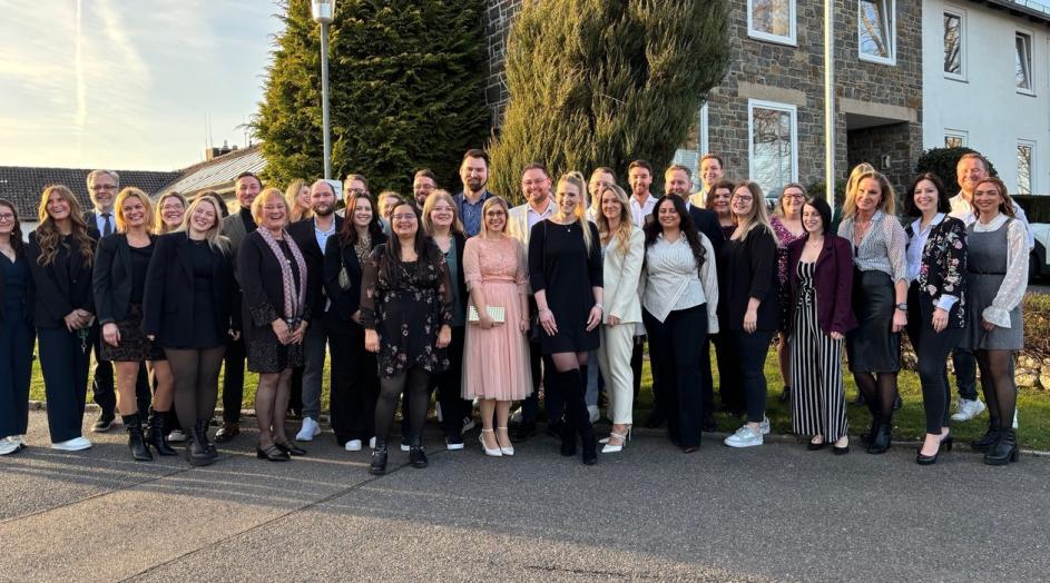 Gerichtsvollzieher-innen