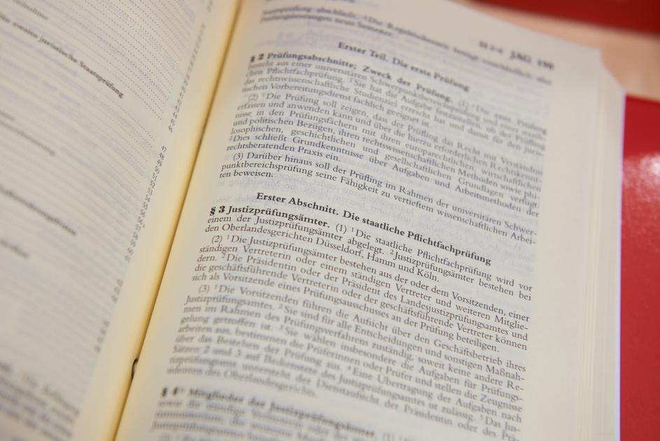 Paragraph 3 des Juristenausbildungsgesetzes