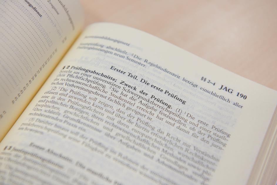Paragraph 2 des Juristenausbildungsgesetzes