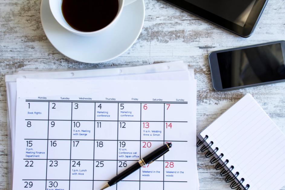 Kalender mit Smartphone