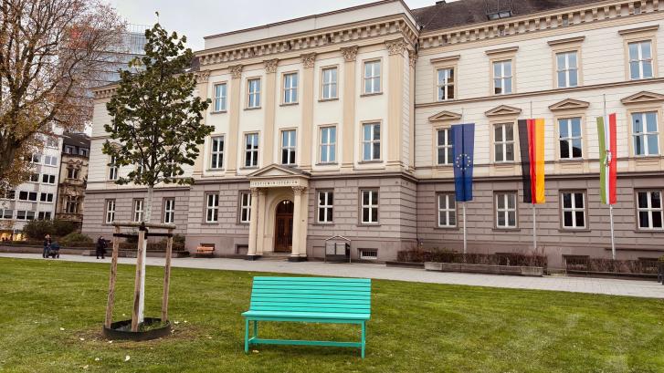 Bank zur Woche der Menschenrechte vor dem JM