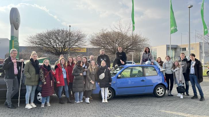 Studiengruppen der Fachhochschule für Rechtspflege bei einer Verkehrsschulung