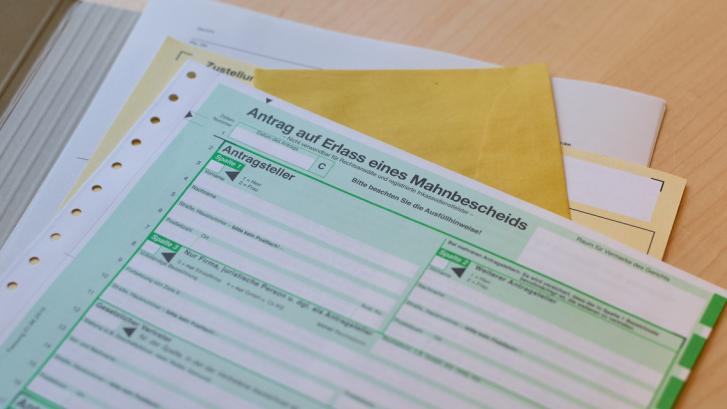 verschiedene Formulare im Mahnverfahren
