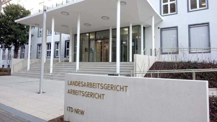 Arbeitsgericht Köln im Sommer