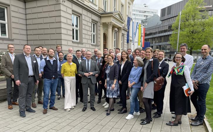 Minister der Justiz Limbach empfängt die Leitungen der Arbeitsgemeinschaften für Rechtsreferendarinnen und Rechtsreferendare