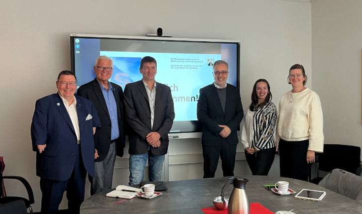 von links nach rechts sind auf dem Bild zu sehen Günter Uhlworm, Klaus Plattes, Marko David (alle DJG NRW), Dr. Alexander Meyer (FHR/AZJ NRW), Hanna Hackbeil, Karen Altmann (beide DJG NRW)