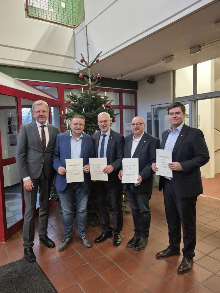 Quelle Justiz NRW, im Bild von links nach rechts,  Dr. Holger Schrade, Torsten Kasubke, Christof Bautz, Attilla Pap, Gunnar Thiel